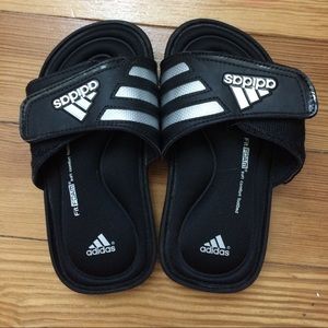 Kids adidas slip ons size 11